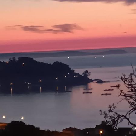 Villa A Barraca. Casa Con Jardin Y Vistas A La Ria Bueu Esterno foto