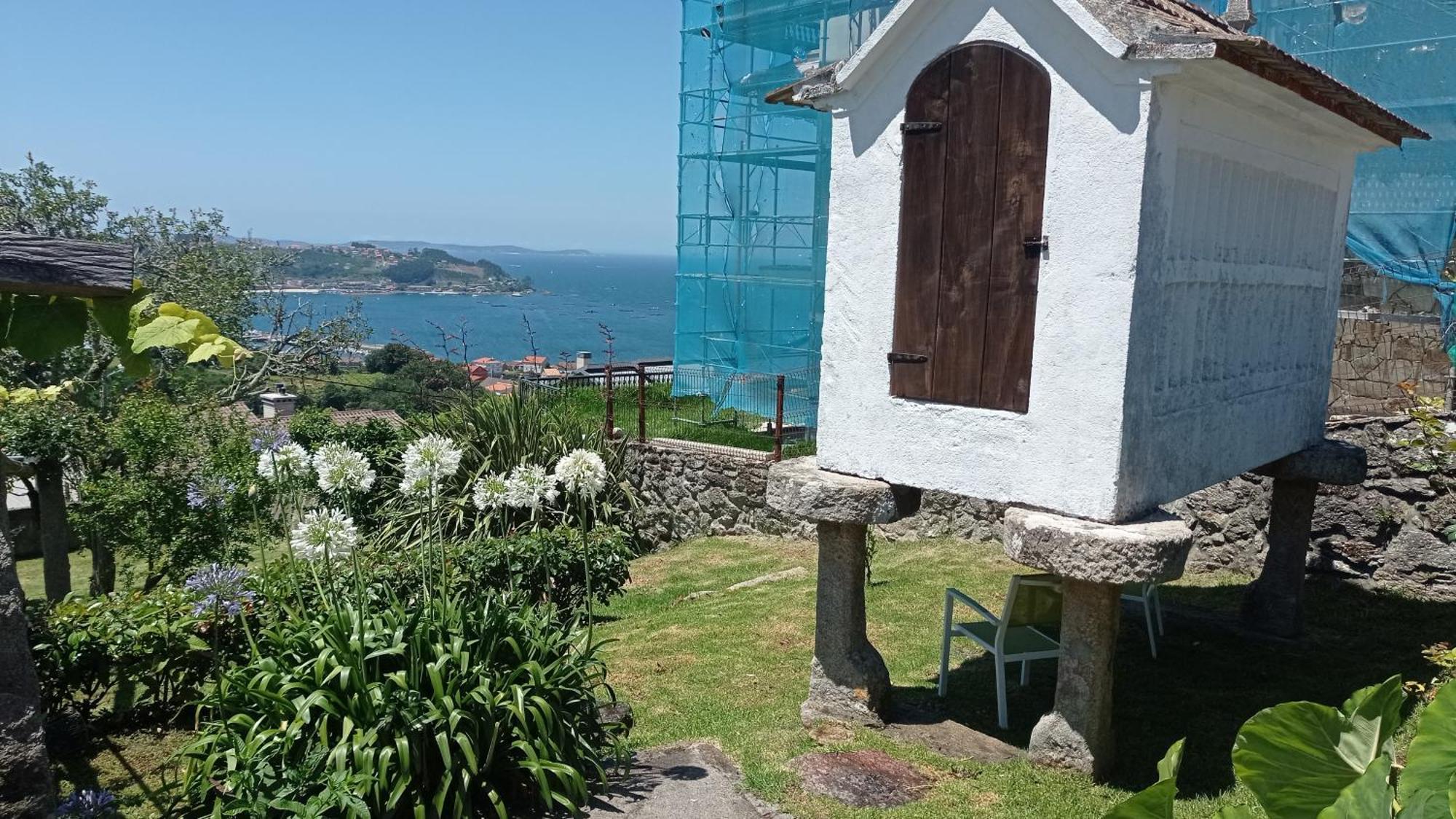 Villa A Barraca. Casa Con Jardin Y Vistas A La Ria Bueu Esterno foto