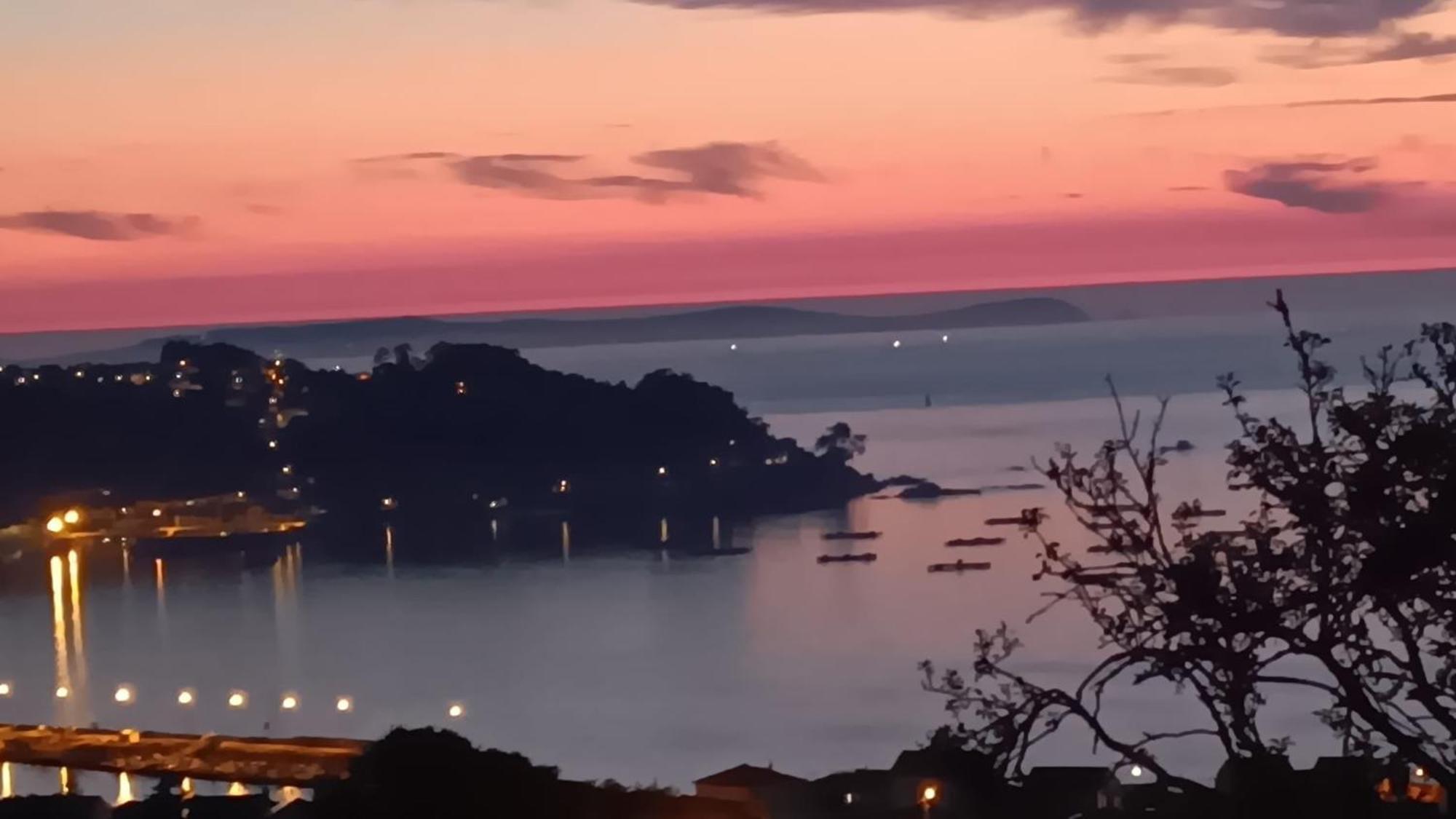Villa A Barraca. Casa Con Jardin Y Vistas A La Ria Bueu Esterno foto